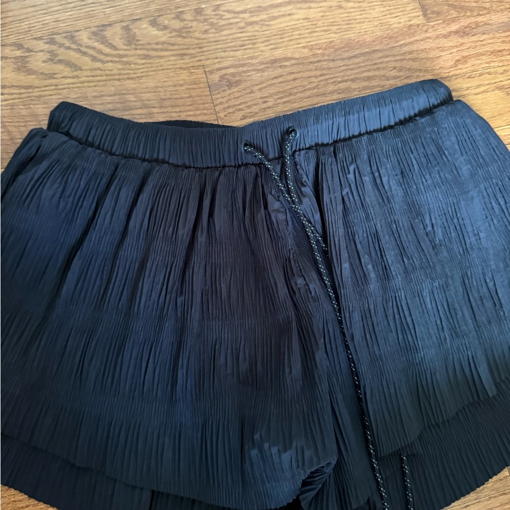Black Athletic Shorts with Elastic Waistband and Crinkled Texture